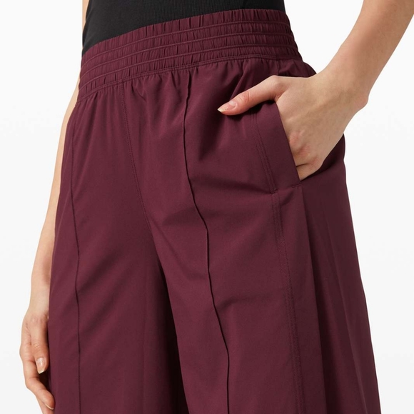 NWT Lululemon Wanderer Culottes Swift Ultra Light Fabric Pants 8 Cassis red - Picture 4 of 8